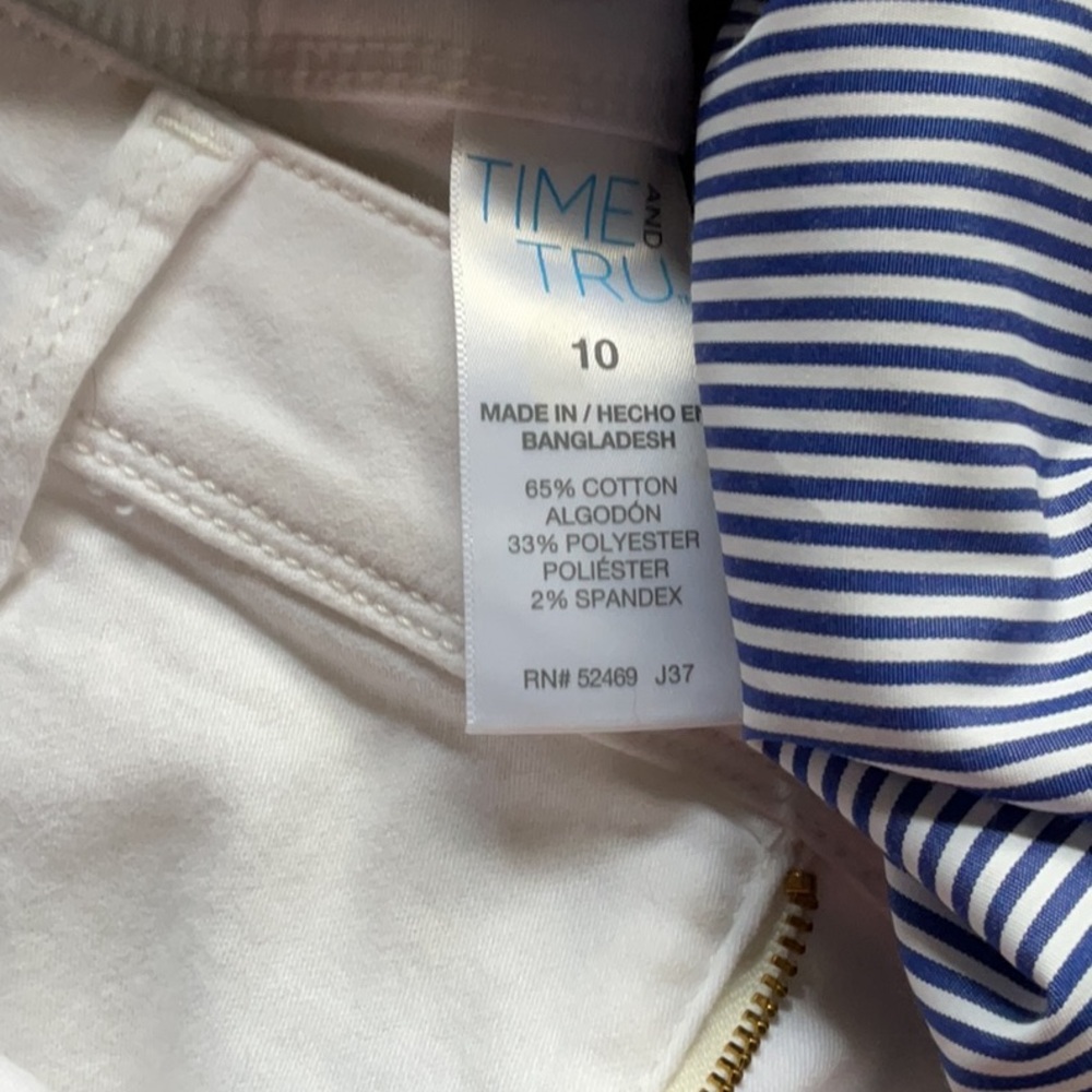 Jeans 2% spandex ladies no rips or stains excellent condition soft material - Picture 3 of 6